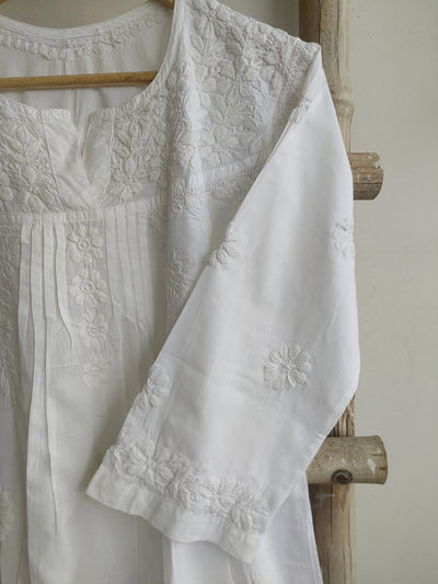 white chikankari kurti