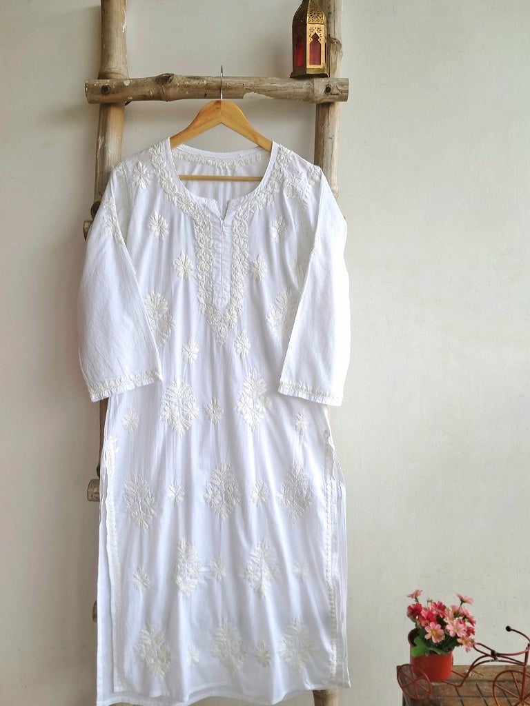 Online chikankari kurti