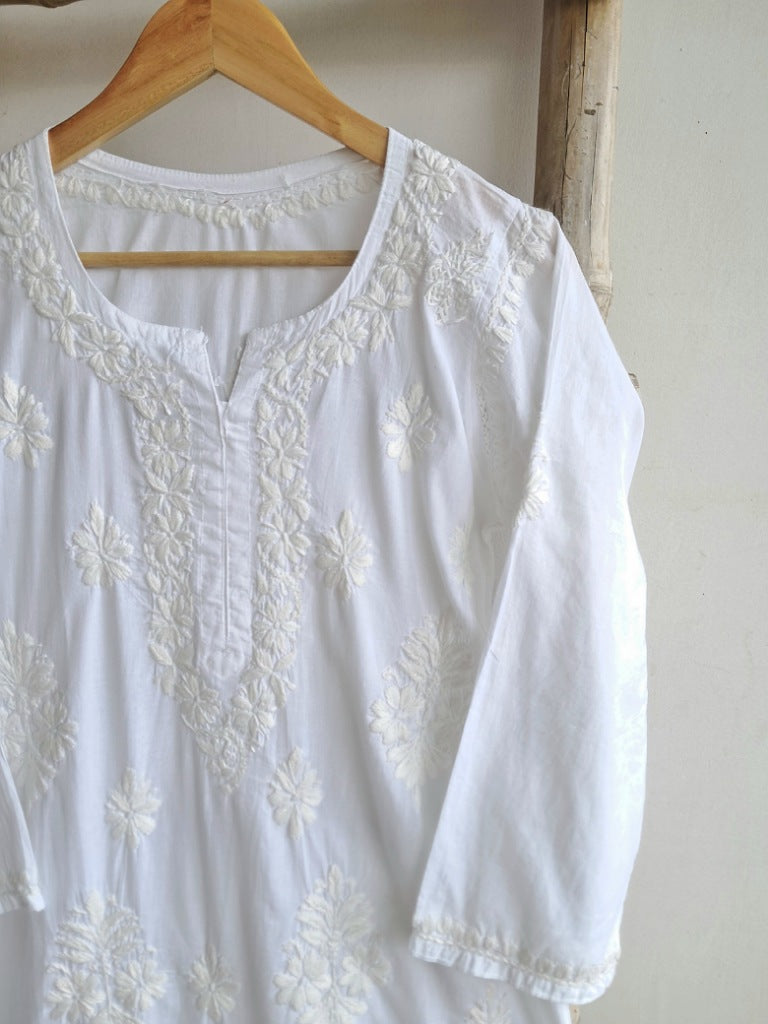 White chikankari kurta